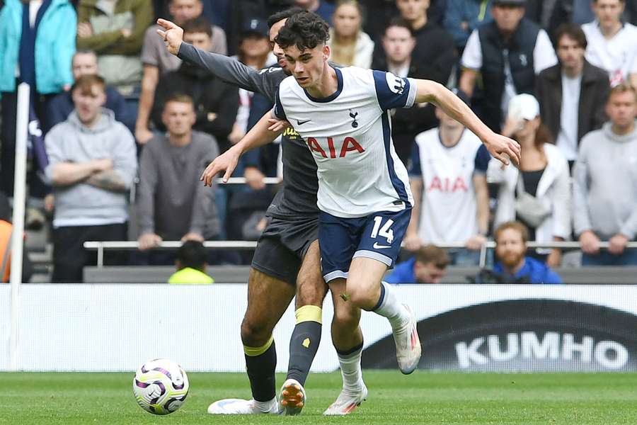 Archie Gray came on as a substitute against Leicester to make his Spurs debut