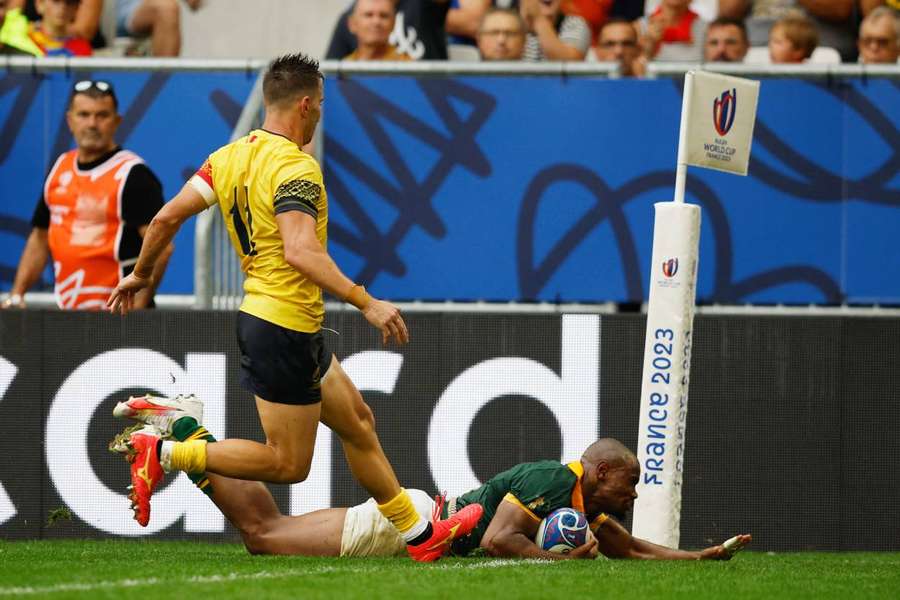 South Africa's Makazole Mapimpi scores a try