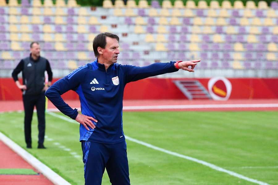 Straka nedokázal Duklu dovést k záchraně.