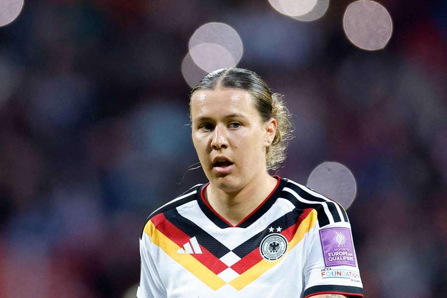Larissa Mühlhaus beim DFB-Spiel gegen Österreich
