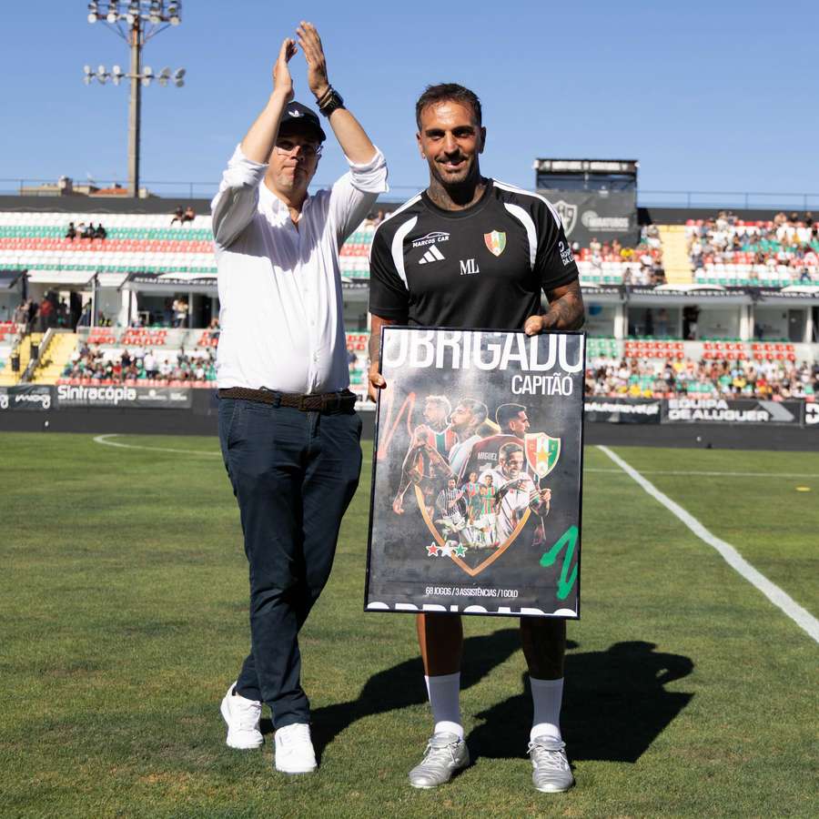 Miguel Lopes foi homenageado antes do jogo Miguel Lopes foi homenageado antes do jogo
