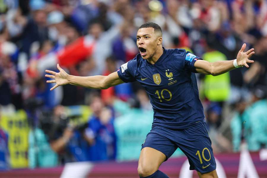 Kylian Mbappé, Frankreich, während eines Spiels gegen Argentina im Finale der World Cup in Katar