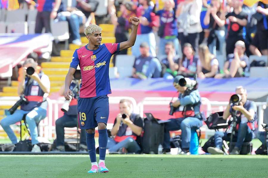 Lamine Yamal celebra en Montjüic