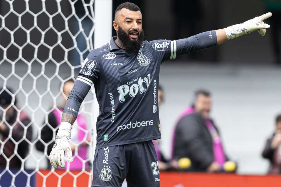 Alex Muralha foi decisivo nos dois gols do Vitória na partida Alex Muralha foi decisivo nos dois gols do Vitória na partida