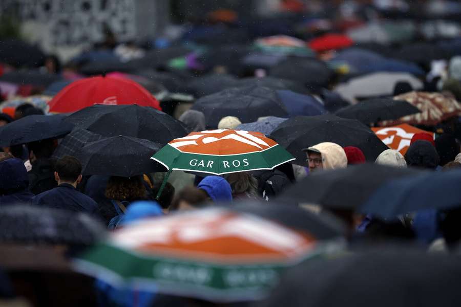 Harmonogram Rolanda Garrosa zmieniony przez deszcz. W piątek mecze już od 10
