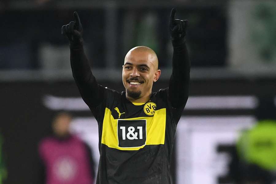 Malen tem contrato com o Dortmund até 2026