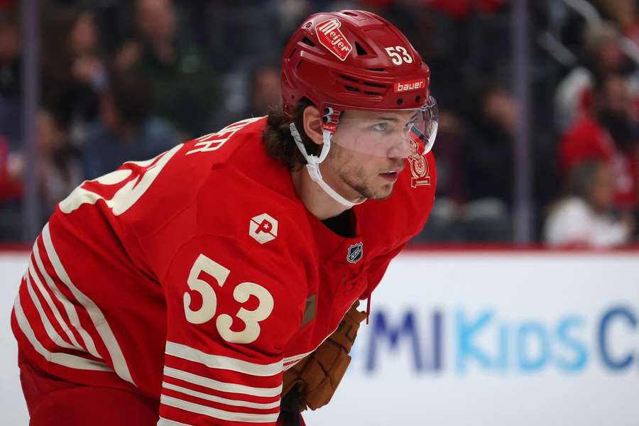 Moritz Seider bleibt bis zum Turnierstart voll im NHL-Tunnel. Moritz Seider bleibt bis zum Turnierstart voll im NHL-Tunnel.