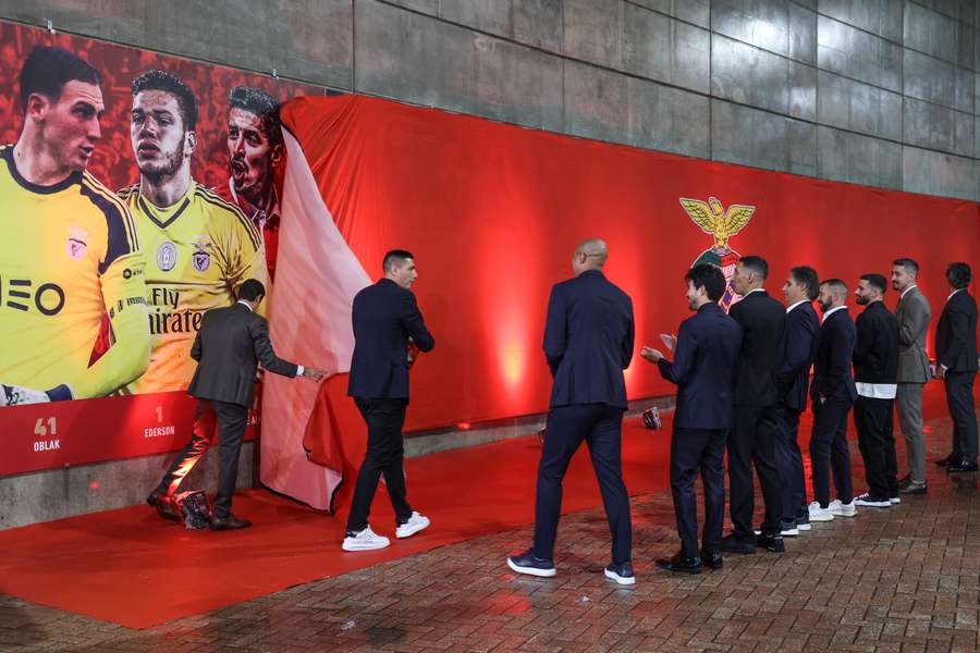 Benfica revelou mural com os 20 melhores jogadores que passaram no Estádio da Luz em votação dos adeptos