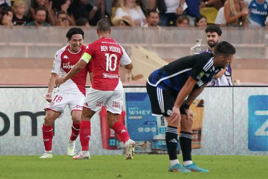 Minamino e Ben Yedder brilharam contra o Estrasburgo