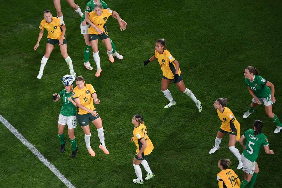 Sinead Farrelly fights for the ball with Australia's Clare Hunt