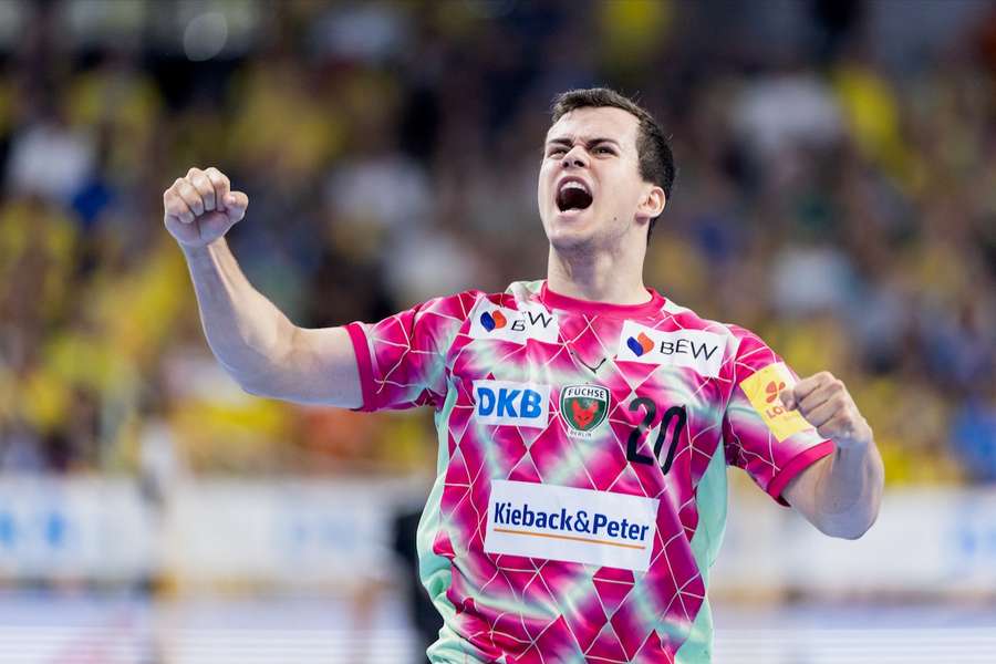 Tim Freihöfer und die Füchse Berlin bejubeln den Titel in der HBL.
