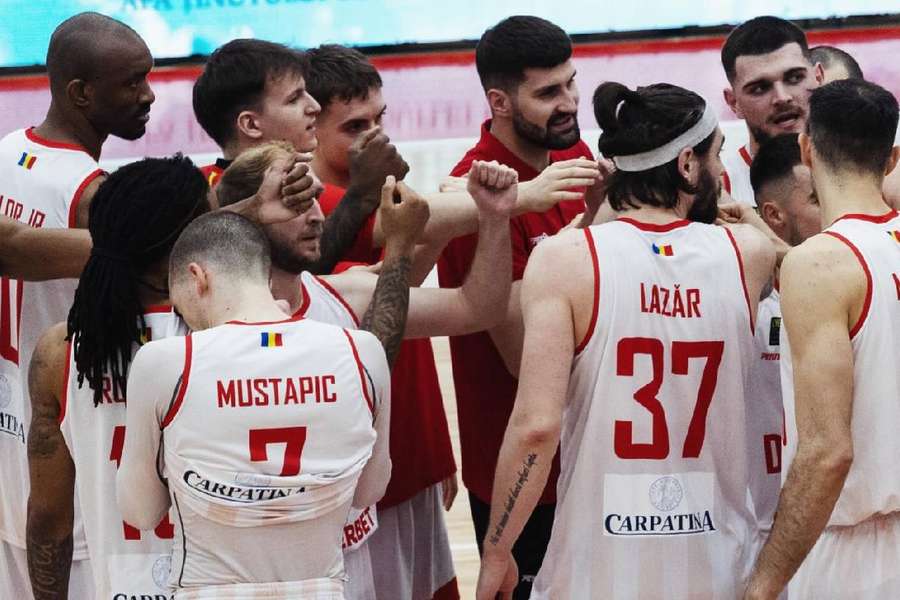 CS Dinamo Bucureşti a învins-o pe CS Rapid Bucureşti cu scorul de 86-80