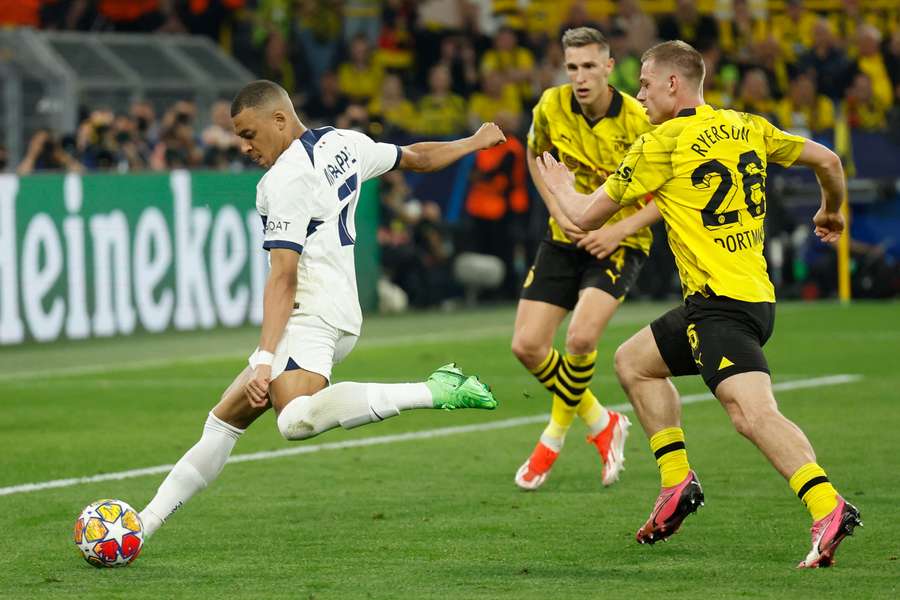 Mbappé teve atuação apagada em Dortmund