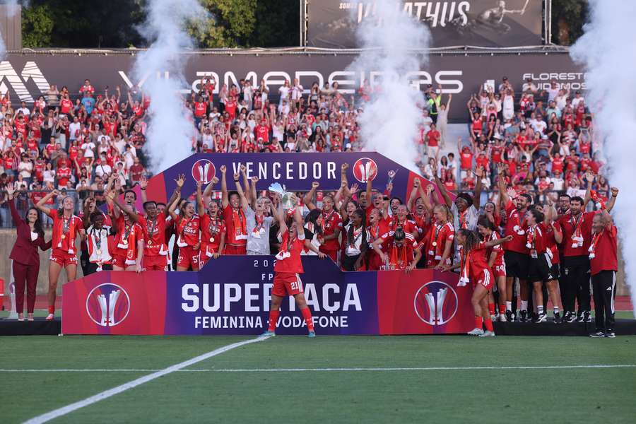 O Benfica levantou a Supertaça O Benfica levantou a Supertaça