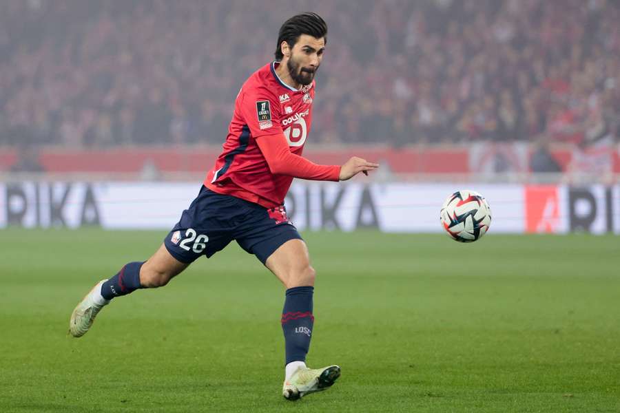 André Gomes, en un partido con el Lille