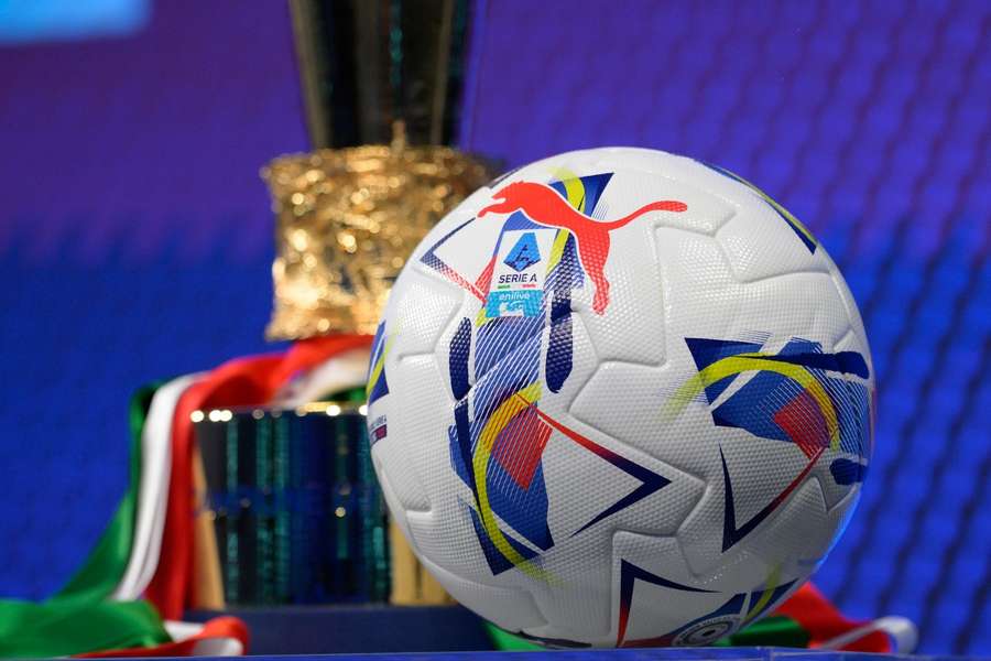 Il pallone del campionato di Serie A 2024-2025
