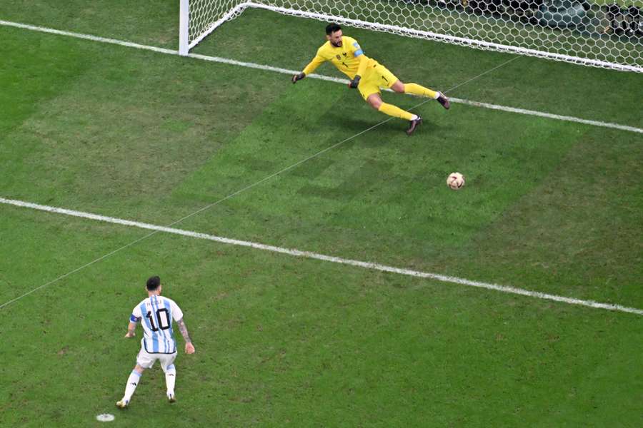 Messi îl învinge pe Lloris din 11 metri