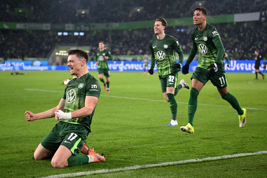 Pejcinovic (l.) war für Wolfsburg abermals Torschütze, diesmal entscheidend