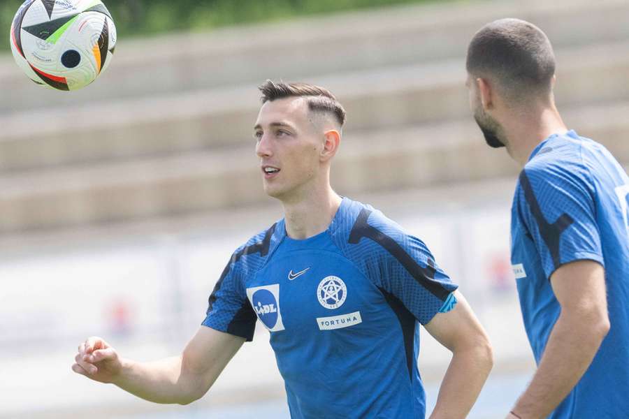 Boženíka na trávniku tak skoro neuvidíme.