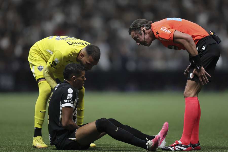 Ruan Tressoldi deixou o campo ainda no primeiro tempo