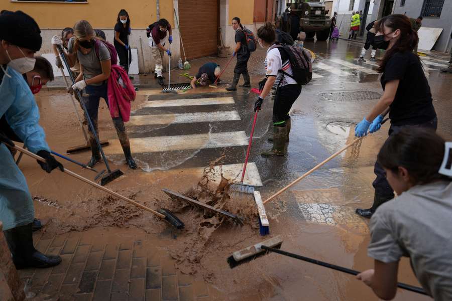 Labores de limpieza tras la DANA en Aldaya (Valencia)