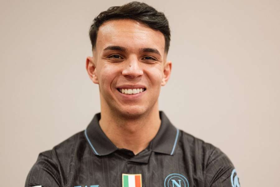 Giovane Santana assina pelo Nápoles Giovane Santana assina pelo Nápoles