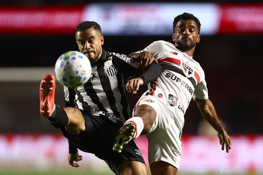 Coutinho, en su primera actuación con el Santos Coutinho, en su primera actuación con el Santos