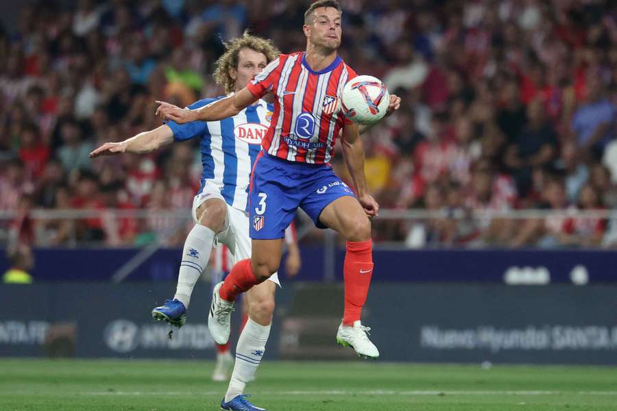 Alex Kral and Cesar Azpilicueta battle for the ball