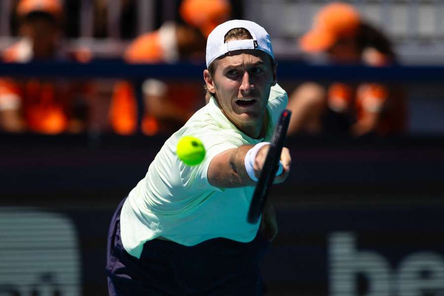 Sebastian Korda cai cedo no Masters 1000 de Miami