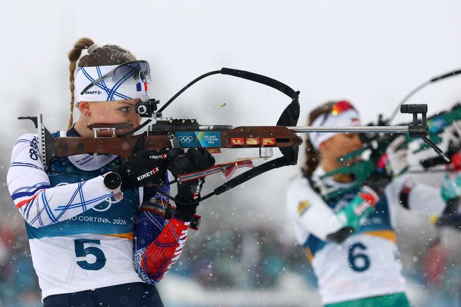 Michelonová počas streľby na ZOH 2026. Michelonová počas streľby na ZOH 2026.