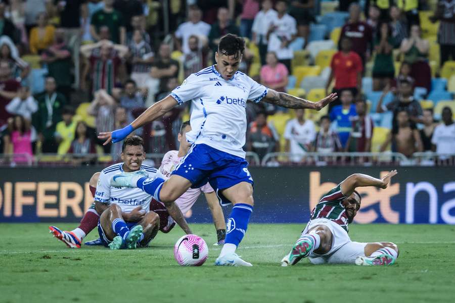 Kaio Jorge perdeu chance incrível no primeiro tempo