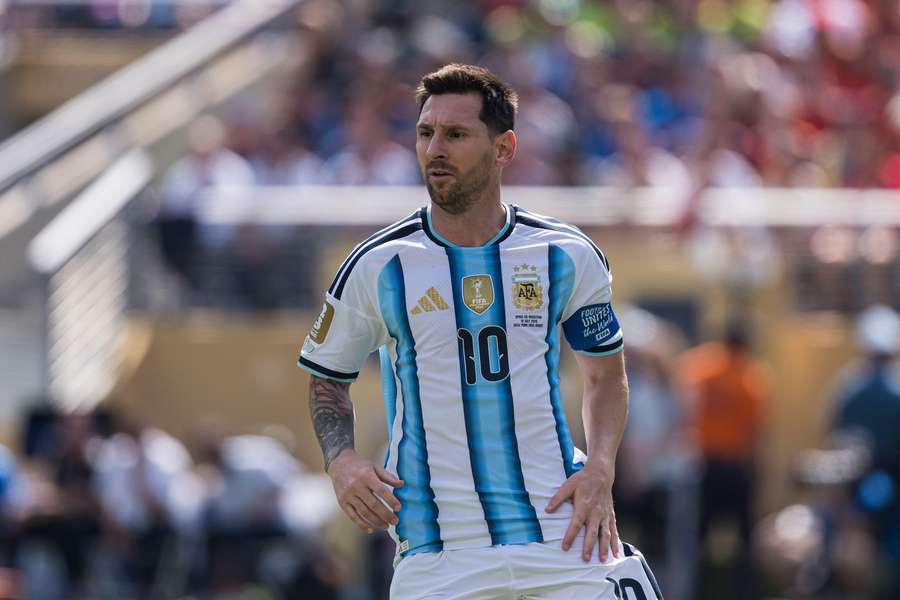 Lionel Scaloni dezvăluie că Romero îl înlocuiește pe Messi ca lider al Argentinei: Cuti este alegerea potrivită! Lionel Scaloni dezvăluie că Romero îl înlocuiește pe Messi ca lider al Argentinei: Cuti este alegerea potrivită!