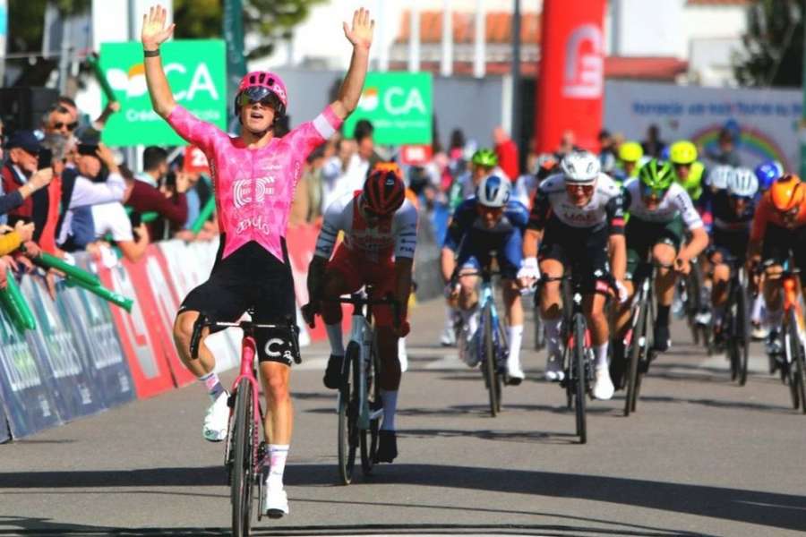 Noah Hobbs venceu ao sprint a terceira etapa