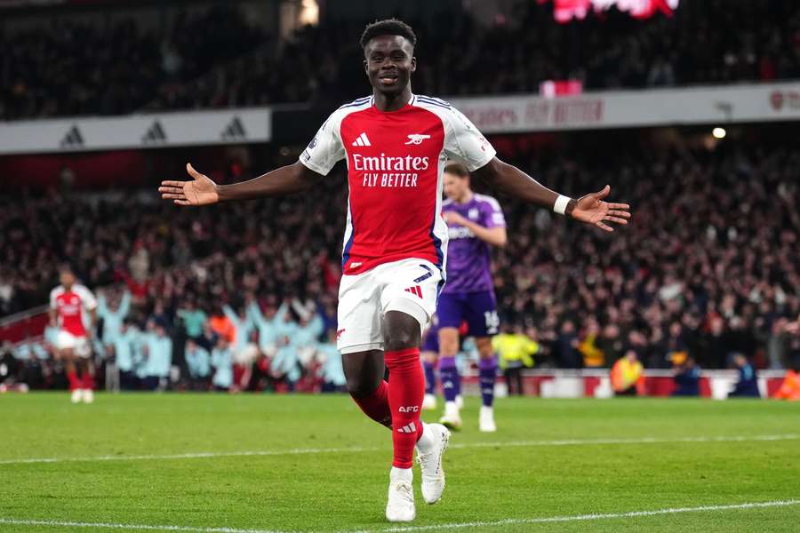 Bukayo Saka, del Arsenal, celebra el segundo gol del partido.
