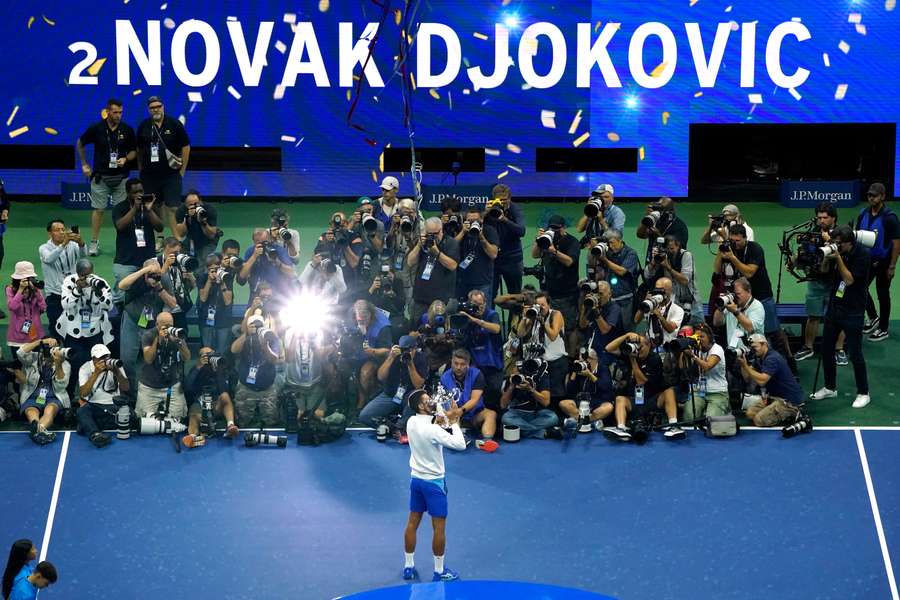 Djokovic em frente aos fotógrafos