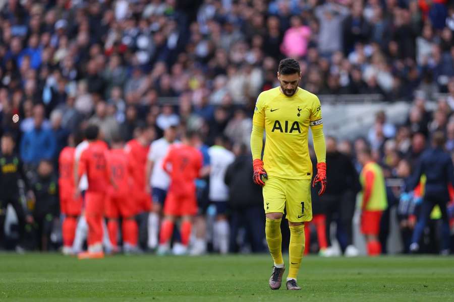 Lloris tijdens de wedstrijd tegen Brighton op 8 april