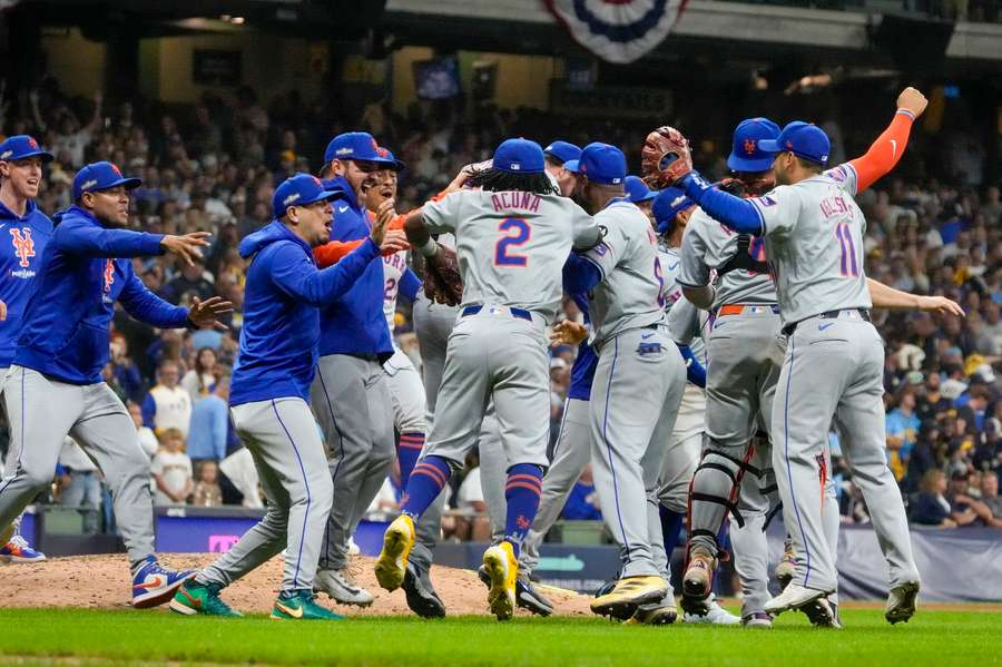 The Mets celebrate their win