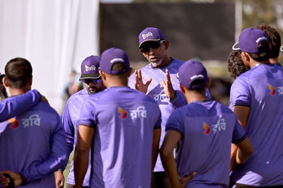 Bangladesh coach Phil Simmons addressing his players at a training session. Bangladesh coach Phil Simmons addressing his players at a training session.