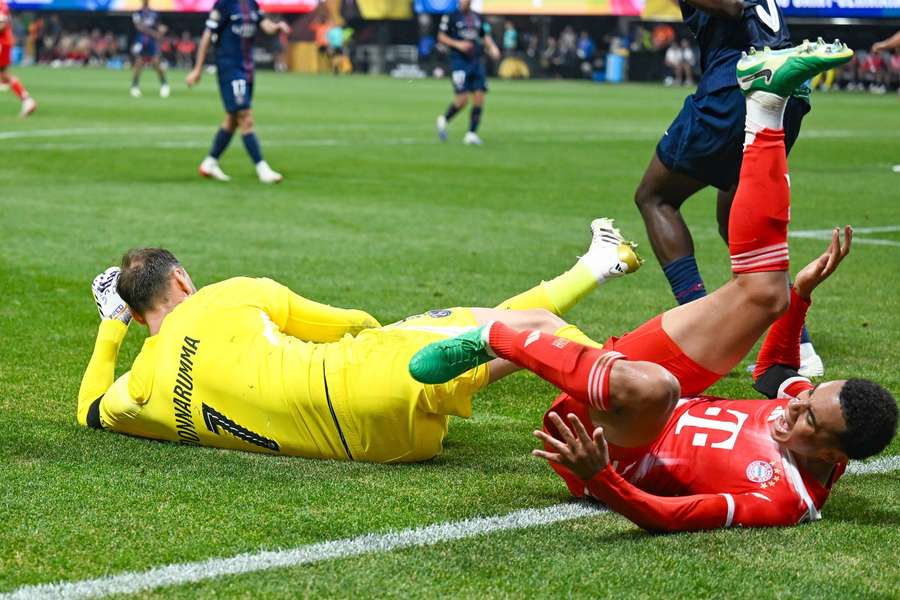 Bayern přišel na dlouhé měsíců o zraněného Jamala Musialu. Bayern přišel na dlouhé měsíců o zraněného Jamala Musialu.