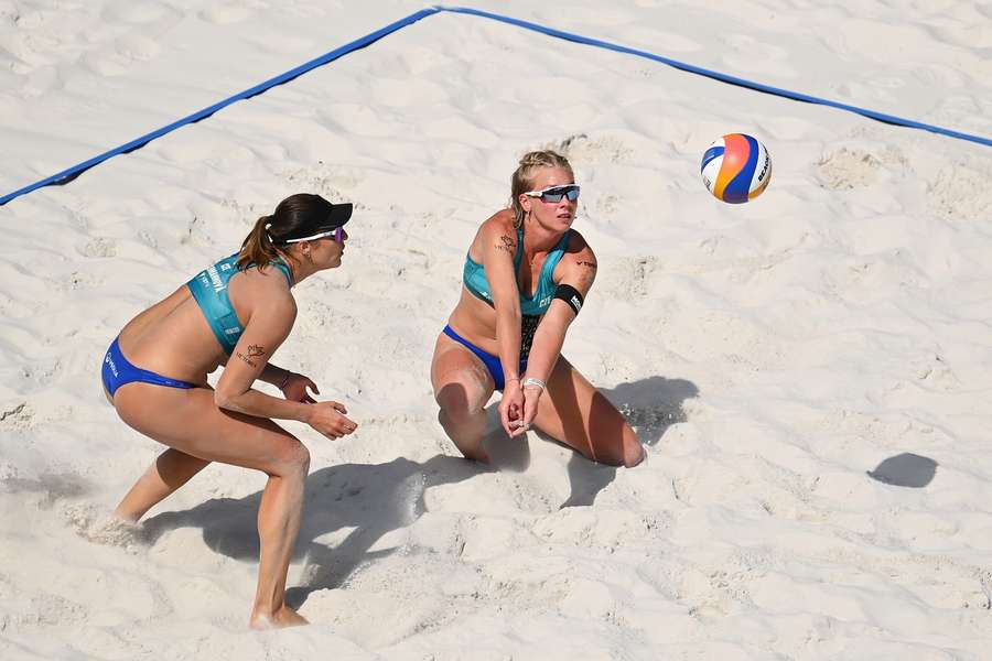 Beachvolejbalistky Barbora Hermannová a Marie-Sára Štochlová.