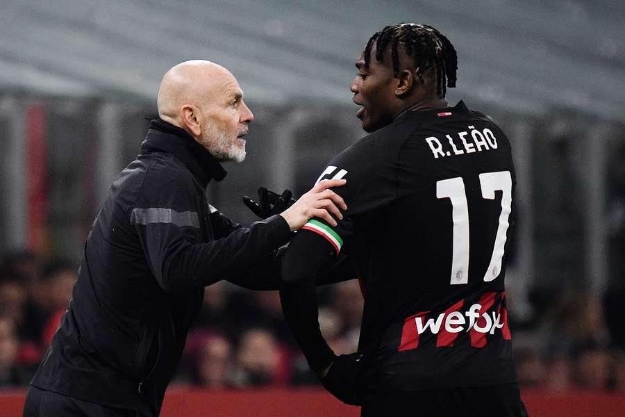 Milan de Stefano Pioli busca vaga nas quartas da Copa