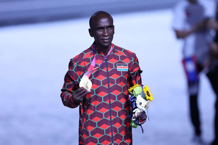 Kipchoge with his Olympic Gold in Tokyo