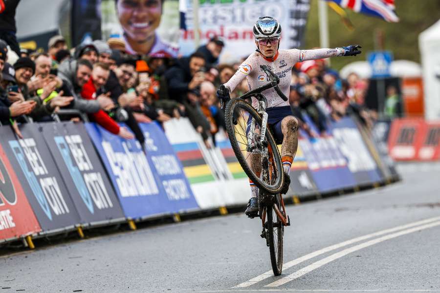 Pieterse wint eerste wereldbekerwedstrijd mountainbike