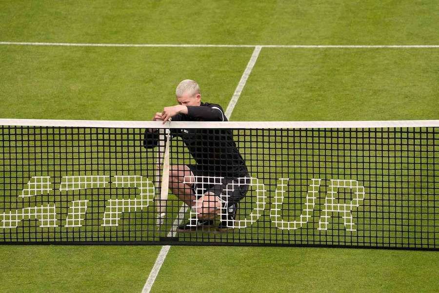 Calificările de la Wimbledon au fost întrerupte de o pană a sistemului de arbitraj electronic Calificările de la Wimbledon au fost întrerupte de o pană a sistemului de arbitraj electronic