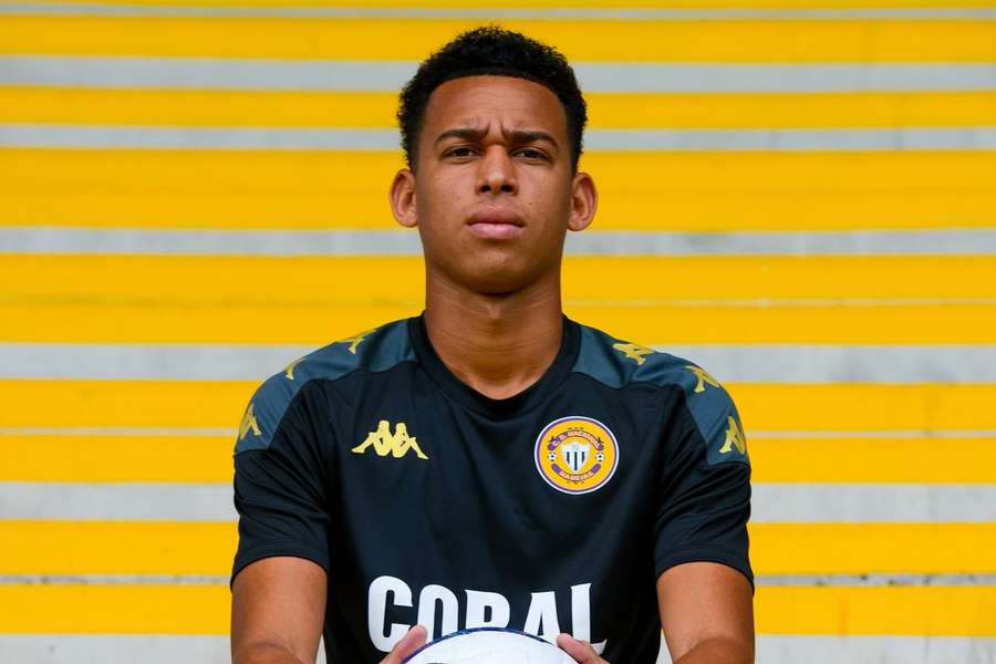 Deivison Souza apresentado nos insulares