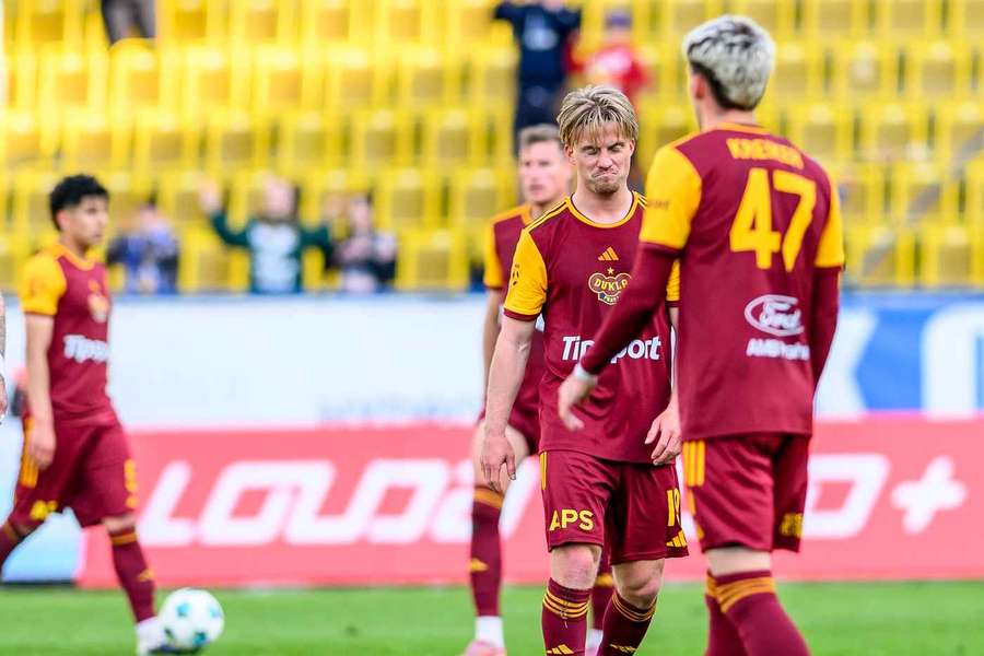 Fotbalisté Dukly v Teplicích jako by nevěřili vlastním očím.