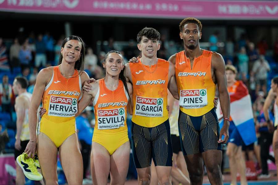 El equipo español de 4x400 mixto