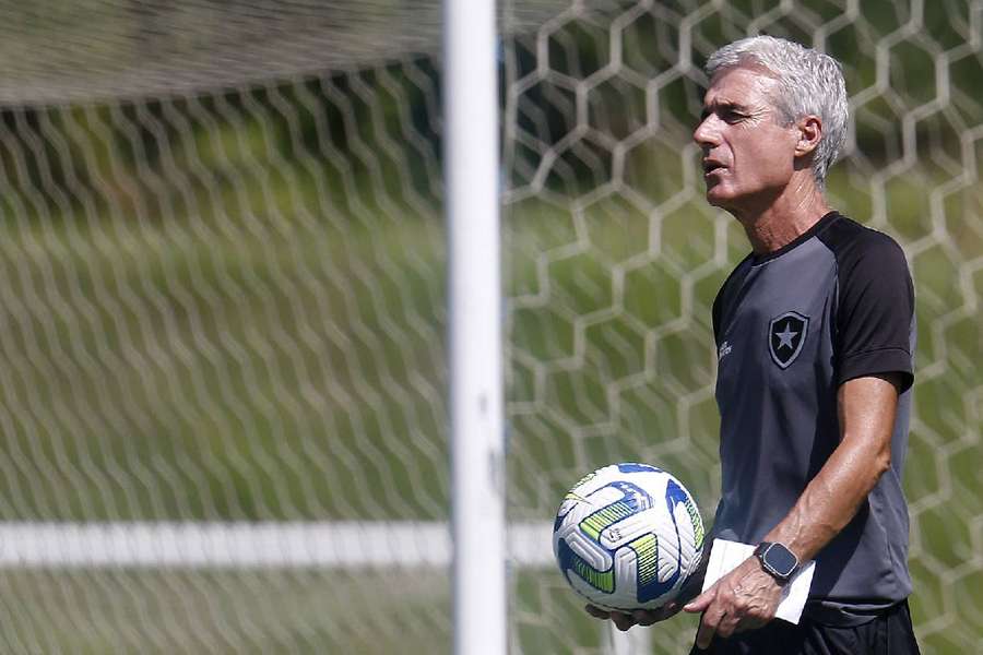 Luís Castro quer recolocar o Botafogo nos trilhos após resultados negativos