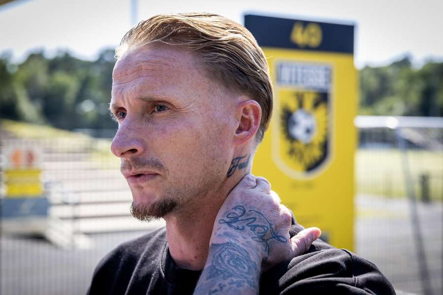 Vitesse captain Alexander Buttner continues to train with Vitesse Vitesse captain Alexander Buttner continues to train with Vitesse