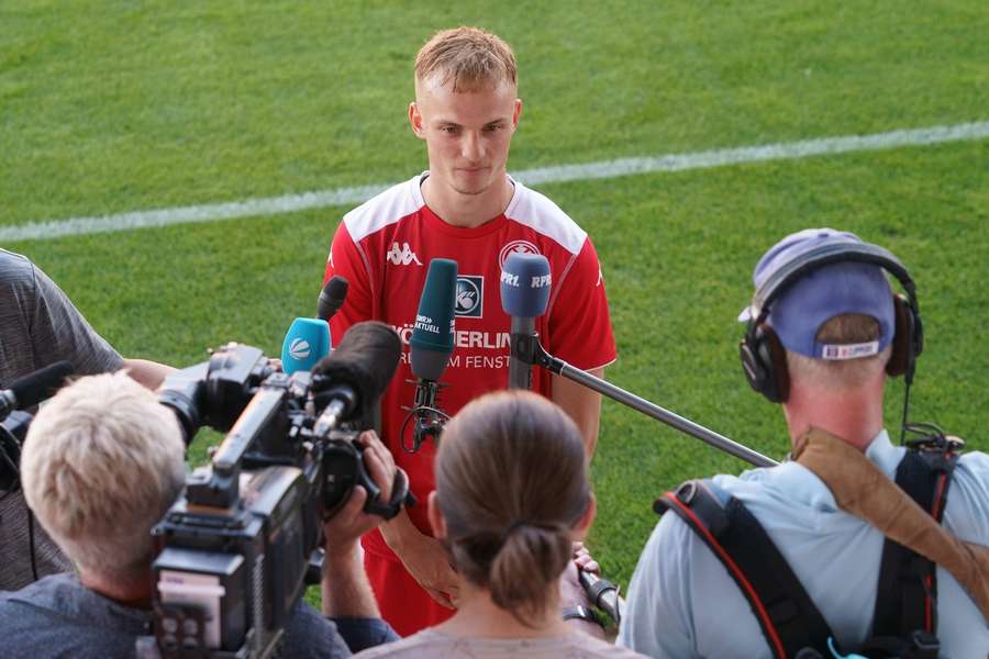 Wird ab sofort und für die nächsten 18 Monate regelmäßig Interviews in der VELTINS-Arena geben: Niklas Tauer.
